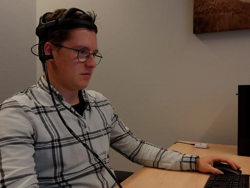 New in The Observer XT is the option to synchronize data from a wearable EEG headset