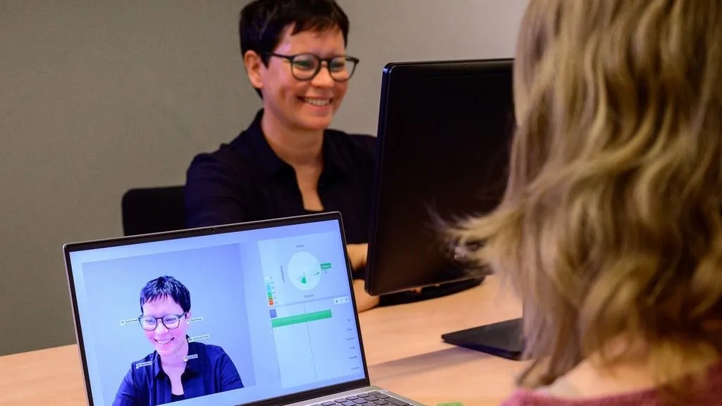 Measuring facial expressions